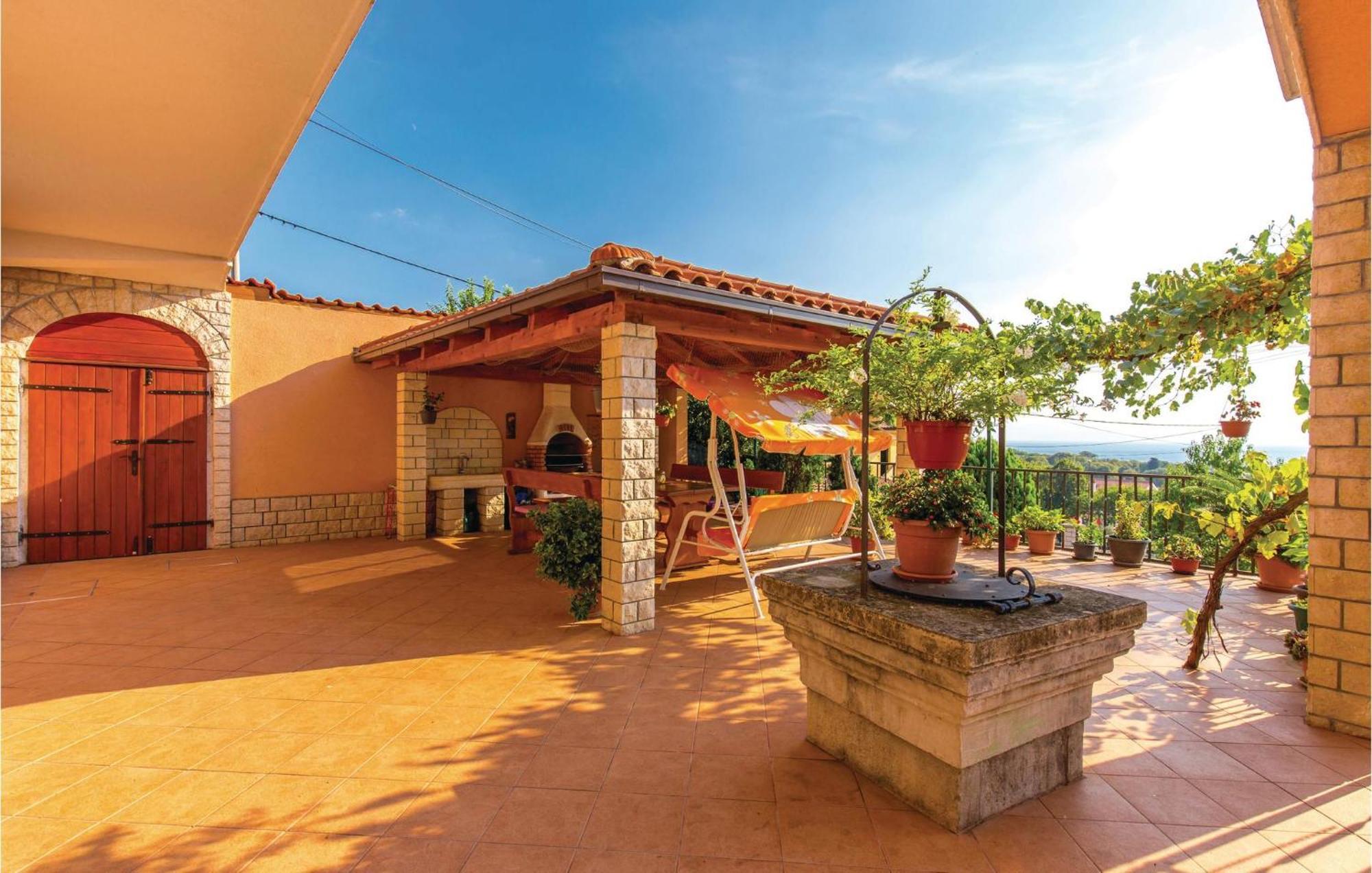 2 Bedroom Gorgeous Apartment In Kostrena Exterior photo