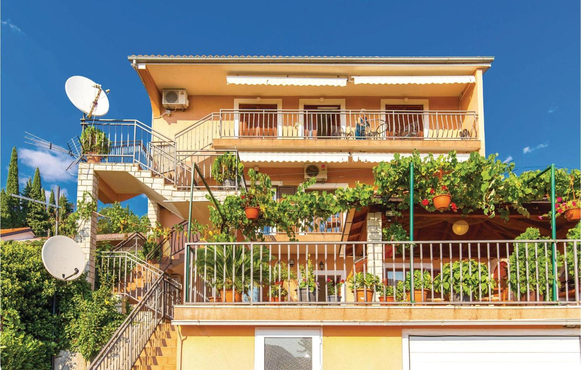 2 Bedroom Gorgeous Apartment In Kostrena Exterior photo