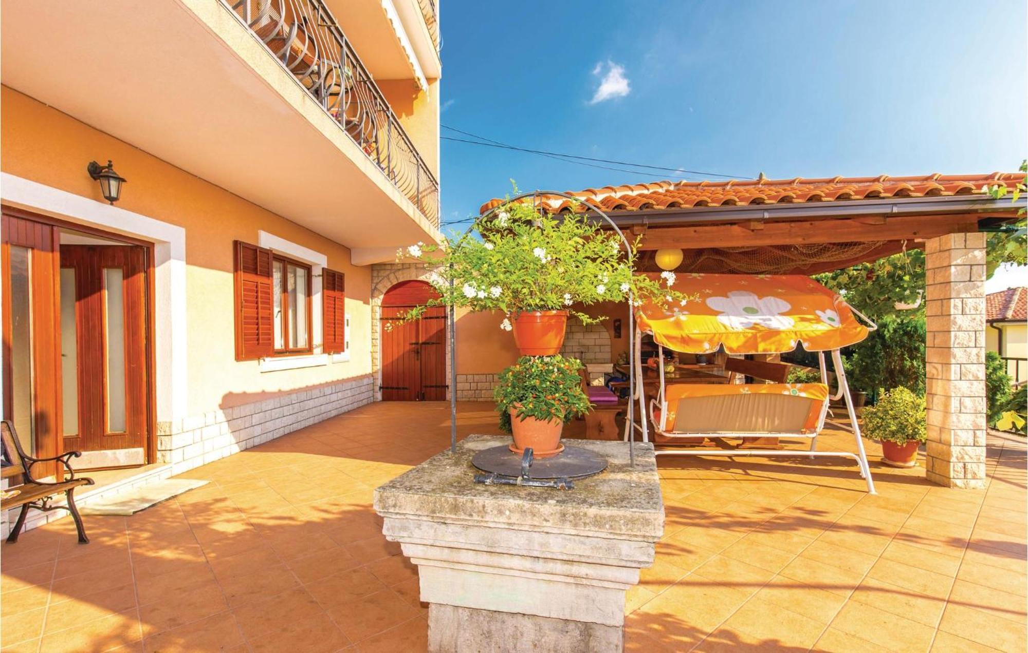 2 Bedroom Gorgeous Apartment In Kostrena Exterior photo