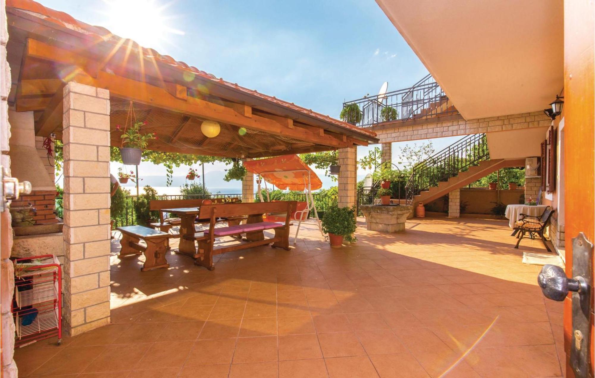 2 Bedroom Gorgeous Apartment In Kostrena Exterior photo