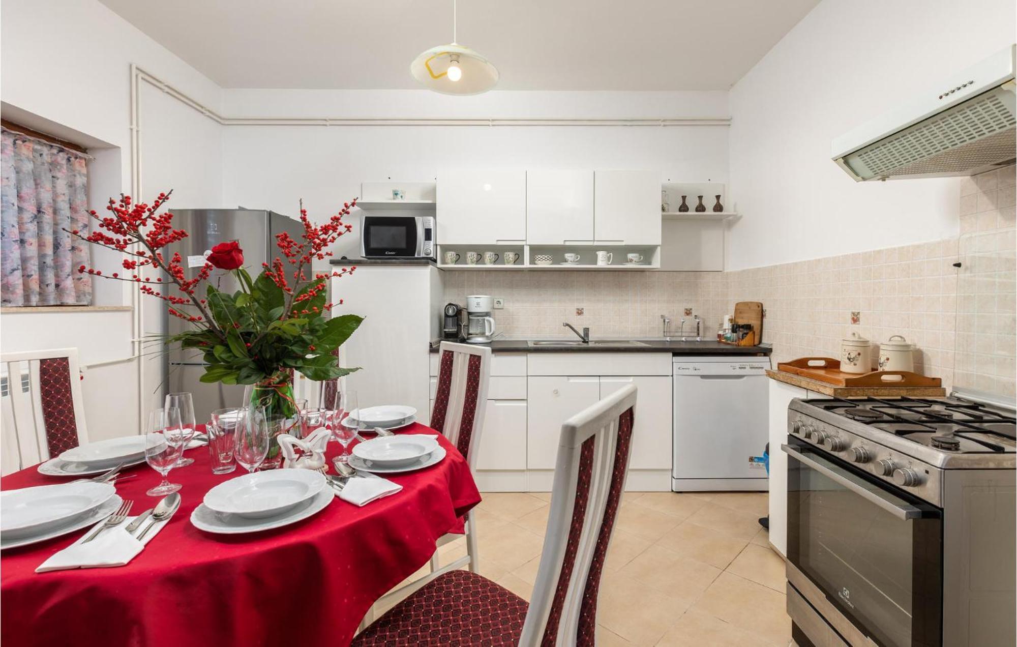 2 Bedroom Gorgeous Apartment In Kostrena Exterior photo